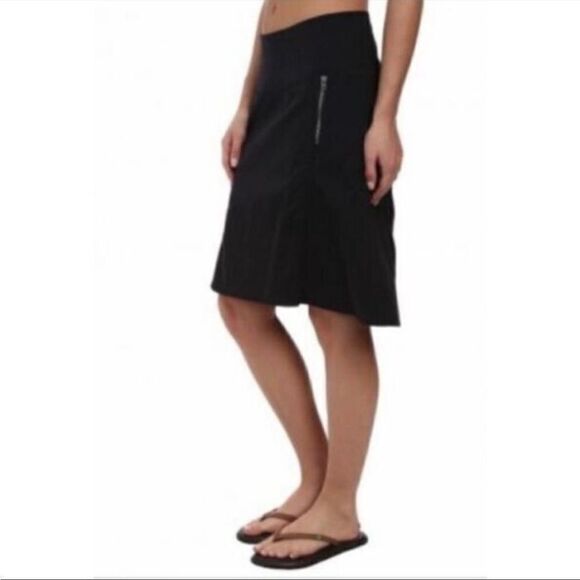 EUC WOMEN’S SIZE 8 BLACK ROYAL ROBBINS DISCOVERY STRIDER NYLON STRETCH SKIRT - Picture 1 of 6
